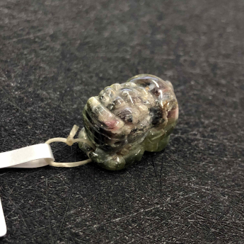 猫眼碧玺皮丘挂坠 规格２２*１２mm 重量 /克 编码 82200882