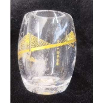 原石水晶鼓形杯（澳门回归纪念版)(描金竖字港珠澳大桥) 规格8*8cm 重量 // 编码 35102402