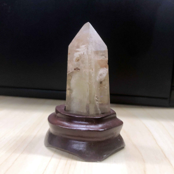 白兔毛水晶柱 规格70*25*20mm 重量 // 编码 20504021