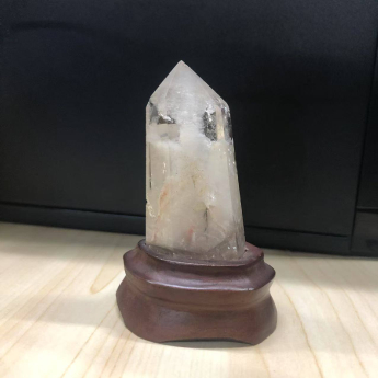 白兔毛水晶柱 规格78*28*22mm 重量 // 编码 20504023