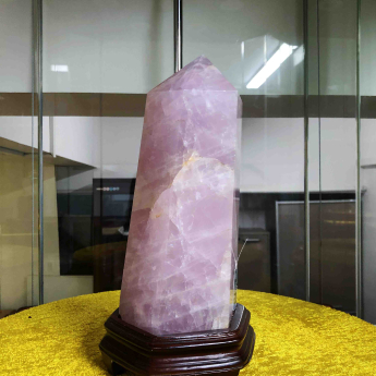 粉晶柱 规格连底座高31*15cm 重量 // 编码 46000057