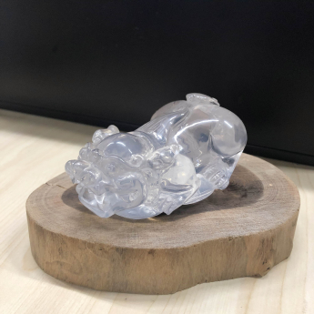 乳白晶皮丘摆件（水晶大王收藏） 规格10*7*5/ 重量 0.4千克 编码 19003245