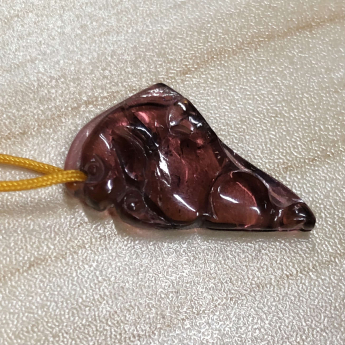 红碧玺特色挂坠 规格/mm 重量 2.1克 编码 61001040