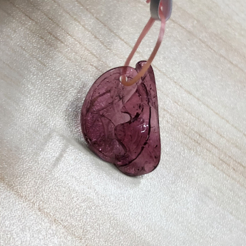 红碧玺如意挂坠 规格/mm 重量 1.1克 编码 61001017