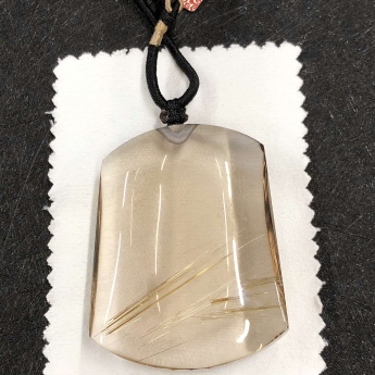 冰种金发晶梯形无字牌挂坠（83#茶） 规格51*37mm 重量 38.38克 编码 19000162