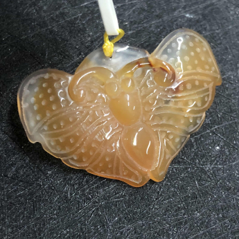 黄兔毛蝴蝶挂坠 规格30*40mm 重量 /克 编码 61001014