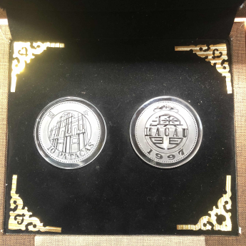 白水晶10元澳门币（正反面2个1套） 规格// 重量 // 编码 92103733