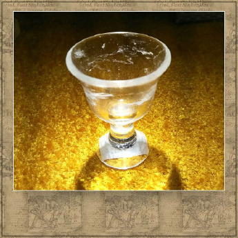 原石水晶高脚杯 规格6.8*3.5cm 重量 // 编码 35102145