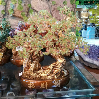 金招财树（椭圆盆）-橄榄石 规格高35宽35cm 重量 // 编码 94000394