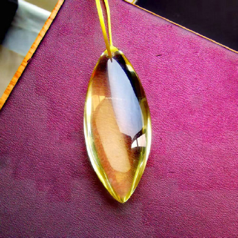 黄晶马眼形挂坠 规格32*15*5.5mm 重量 4克 编码 64000338