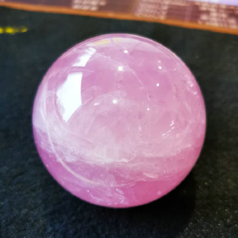 粉晶景球 规格8.5cm 重量 0.86千克 编码 22400633