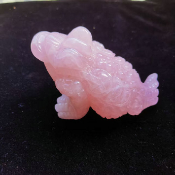 粉晶金蟾摆件 规格11*6.6*6cm 重量 345克 编码 92900438