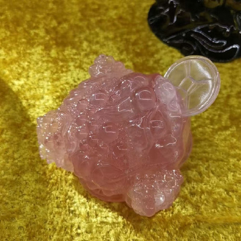 粉晶金蟾摆件 规格12*10*11cm 重量 1200克 编码 92900441