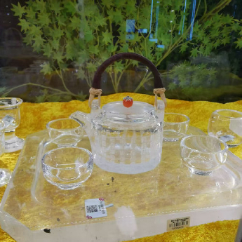 原石水晶事事如意百福仿古茶壶+4小茶杯(礼盒套装) 规格高9宽13口径10宽5高5cm 重量 // 编码 35103288