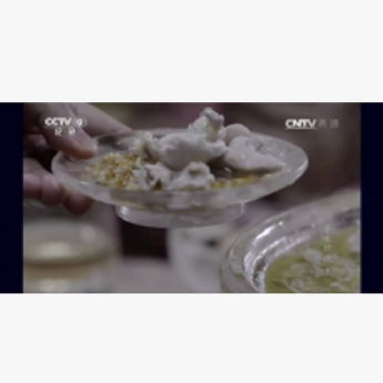 原石水晶味碟 规格8.7*2.5cm 重量 // 编码 35100060