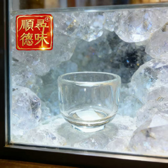原石水晶小酒杯 规格宽4.5高3.5cm 重量 // 编码 35102192