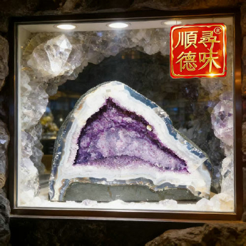 紫晶洞 规格37*26*32cm 重量 16.38千克 编码 10002176