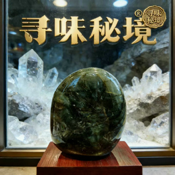 月光石原石摆件（水晶大王收藏）（非卖品） 规格9*15/ 重量 // 编码 17003080