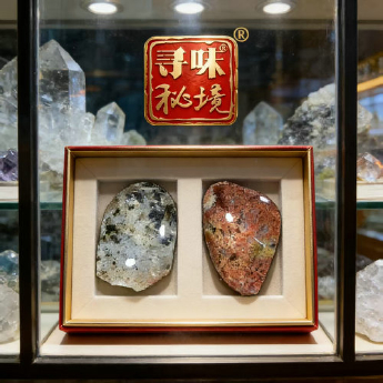 花幽灵原矿石摆件(2件套、带盒）(水晶大王收藏) 规格30*22/ 重量 30克 编码 19002846
