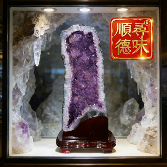 紫晶洞 规格59**19*14cm 重量 22.08千克 编码 11003214