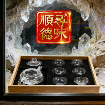 原石水晶光身壶+6薄杯(传统礼盒) 规格壶18*10*10杯5.5*3.5cm 重量 // 编码 35101079
