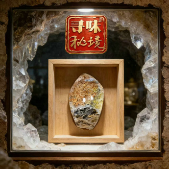 花幽灵原矿石摆件(1件套、带盒）(水晶大王收藏) 规格60*34/ 重量 86克 编码 19002735