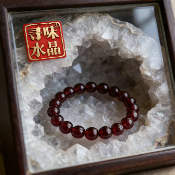 星光石榴石圆形手链 规格8mm 重量 24克 编码 82102927