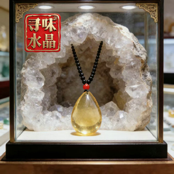 黄晶水滴形挂坠+黑曜石圆珠毛衣链 规格42*28*13/4mm 重量 36克 编码 82300288