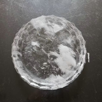 原石水晶冰烧圆形托碟（锤纹） 规格16cm 重量 // 编码 35102671