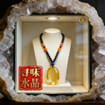 黄晶椭圆形挂坠+黑曜石圆珠毛衣链 规格24*37*9/4mm 重量 25克 编码 82300287