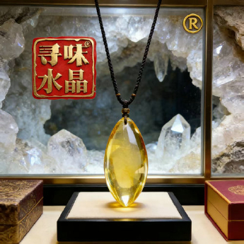 黄晶马眼形挂坠 规格32*15*5.5mm 重量 4克 编码 64000338