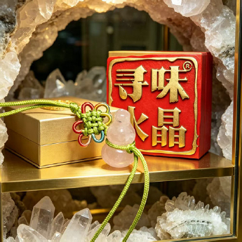粉晶葫芦挂坠(带扣） 规格8*13mm 重量 /克 编码 82810056