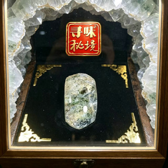 花幽灵原矿石摆件(1件套、带盒）(水晶大王收藏) 规格63*33/ 重量 67克 编码 19002731