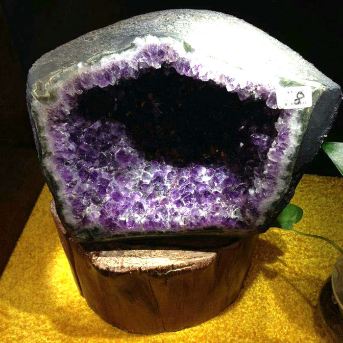 雷公蛋紫晶洞39000627