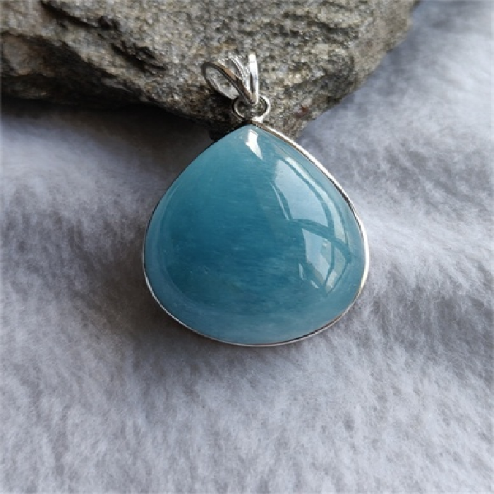 925银镶嵌海蓝宝水滴形挂坠92108664