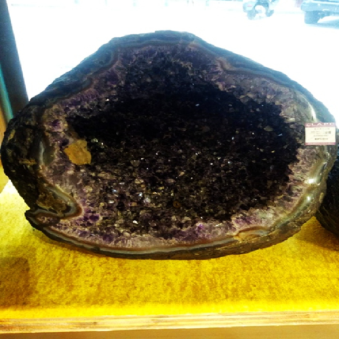 雷公蛋紫晶洞61000497