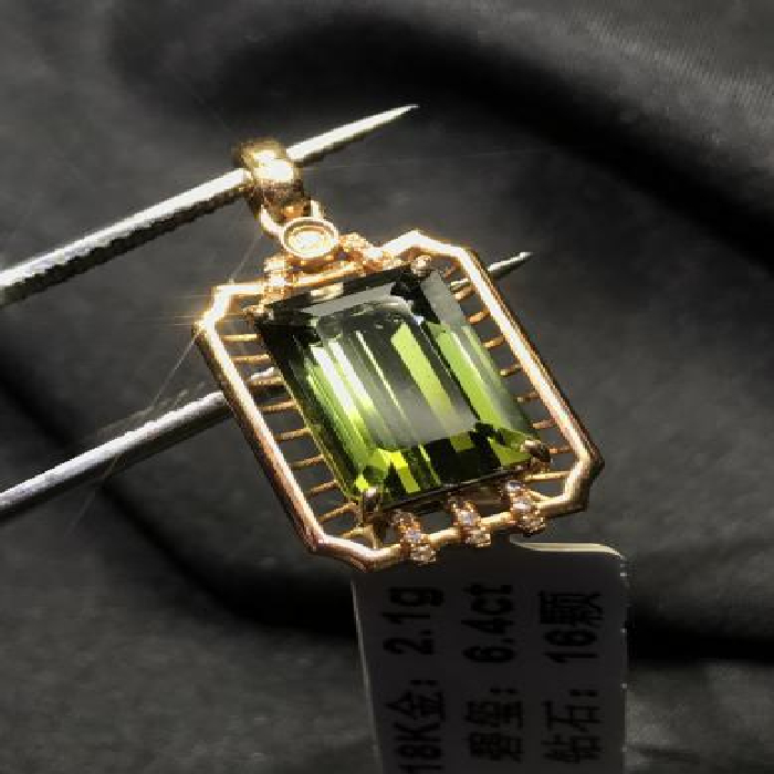 18k金绿碧玺长方形镶嵌挂坠92501645