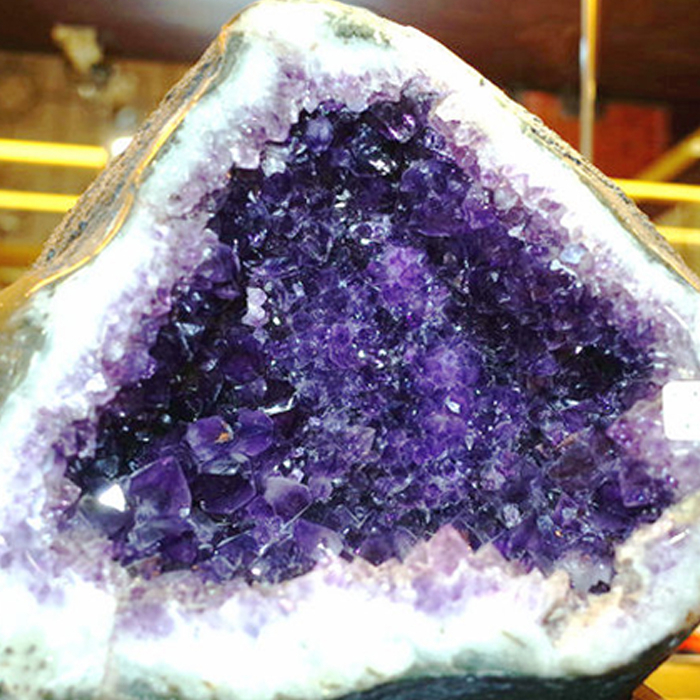 雷公蛋紫晶洞39000629